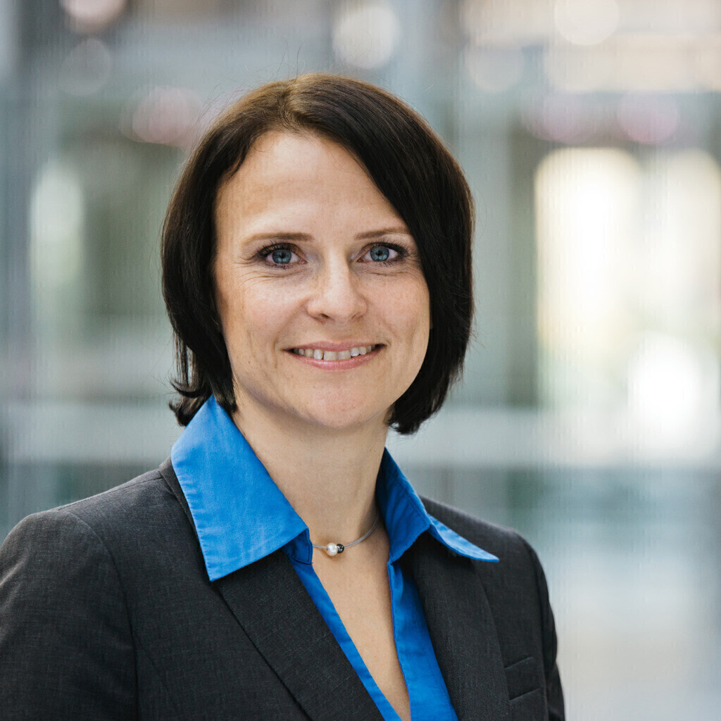 Andrea Strasser Service Produkt Management Rohde Schwarz GmbH