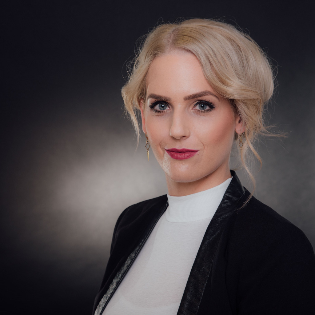 Tina Schöneberger Counter Managerin L Oréal Luxe XING