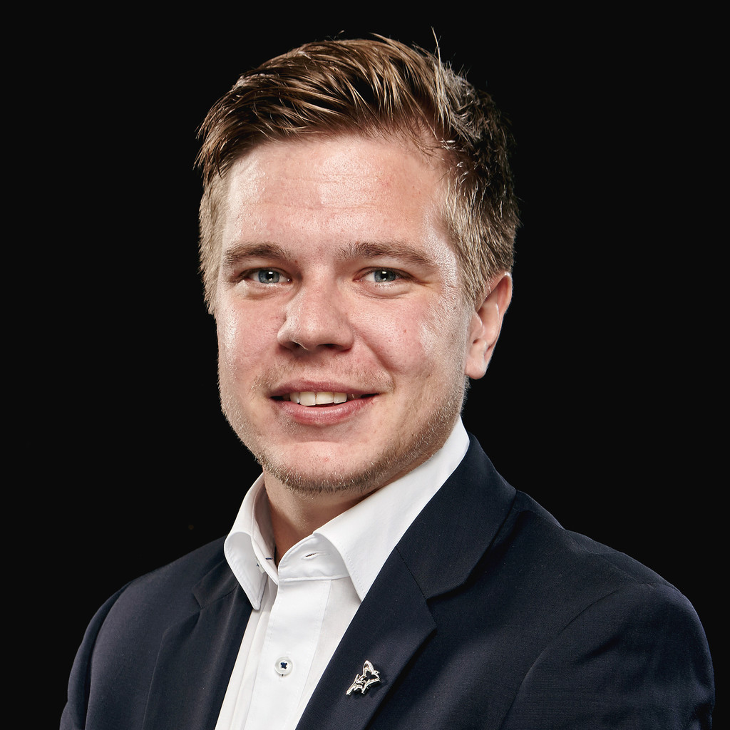 Daniel Schultes Head of Sales Sports D.LIVE GmbH & Co. KG XING