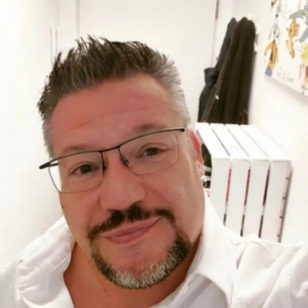 Herve Nicolas produktionshelfer XING