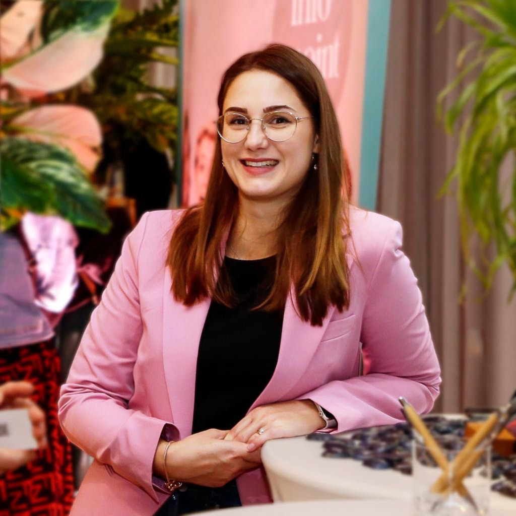 Lina Bender Junior Sales Manager sharemagazines GmbH XING