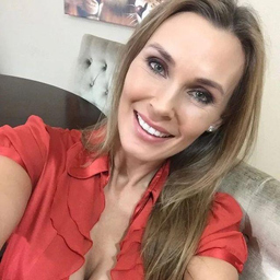 Mia Jones