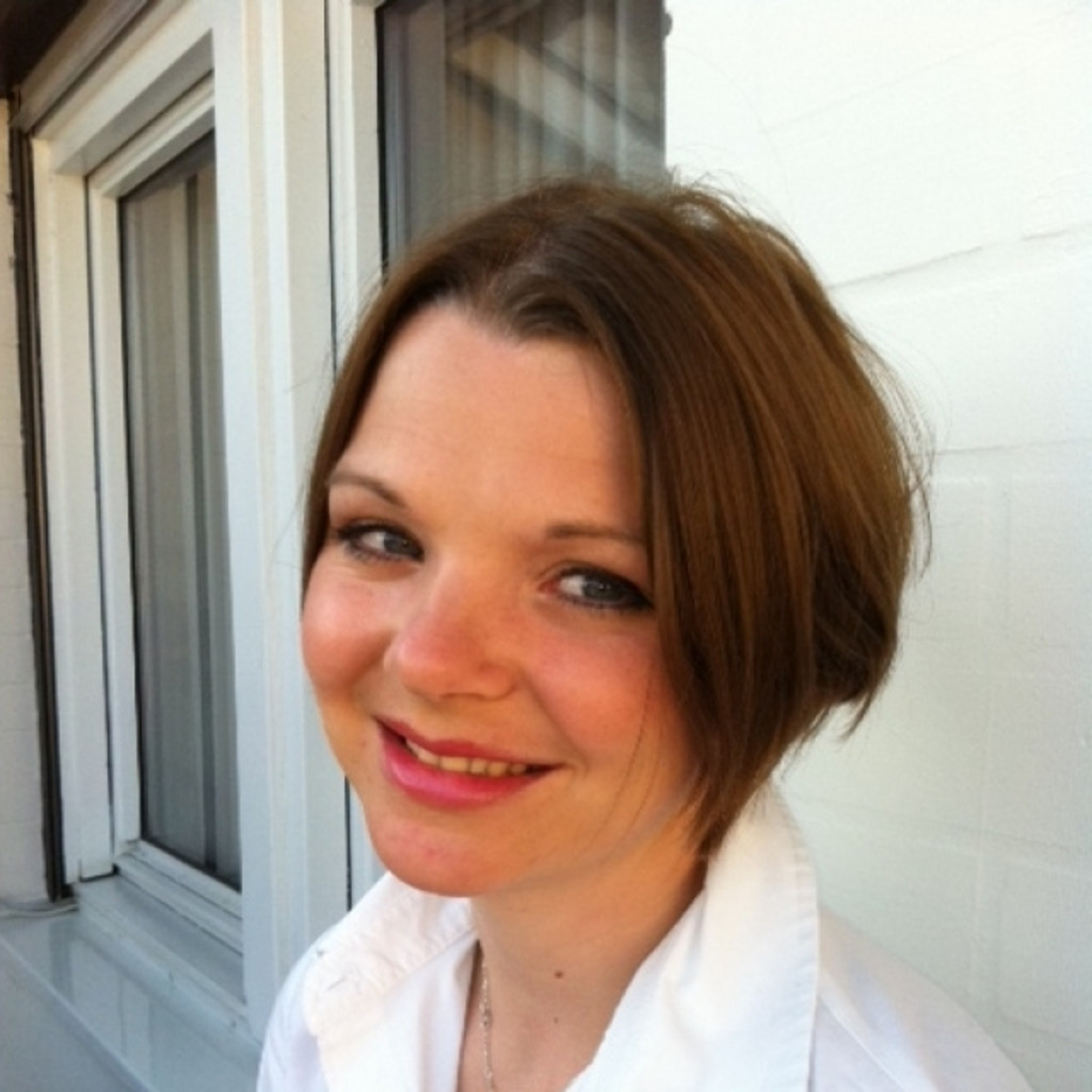 Bettina Angela Schmidt OnlineJournalismus BASe XING