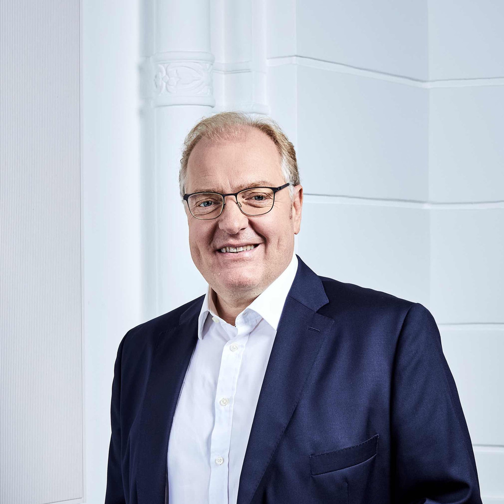 Mag. Helmut Bernkopf Mitglied des Vorstands OeKB XING