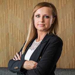 Carolin  Aust