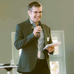 Dr. Arne Schumacher