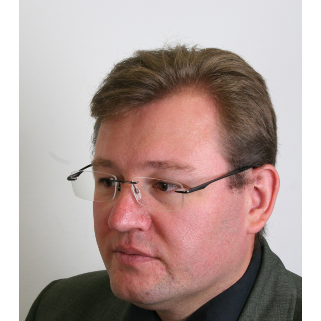 Eugen Schneider Manager ESSERVICES XING