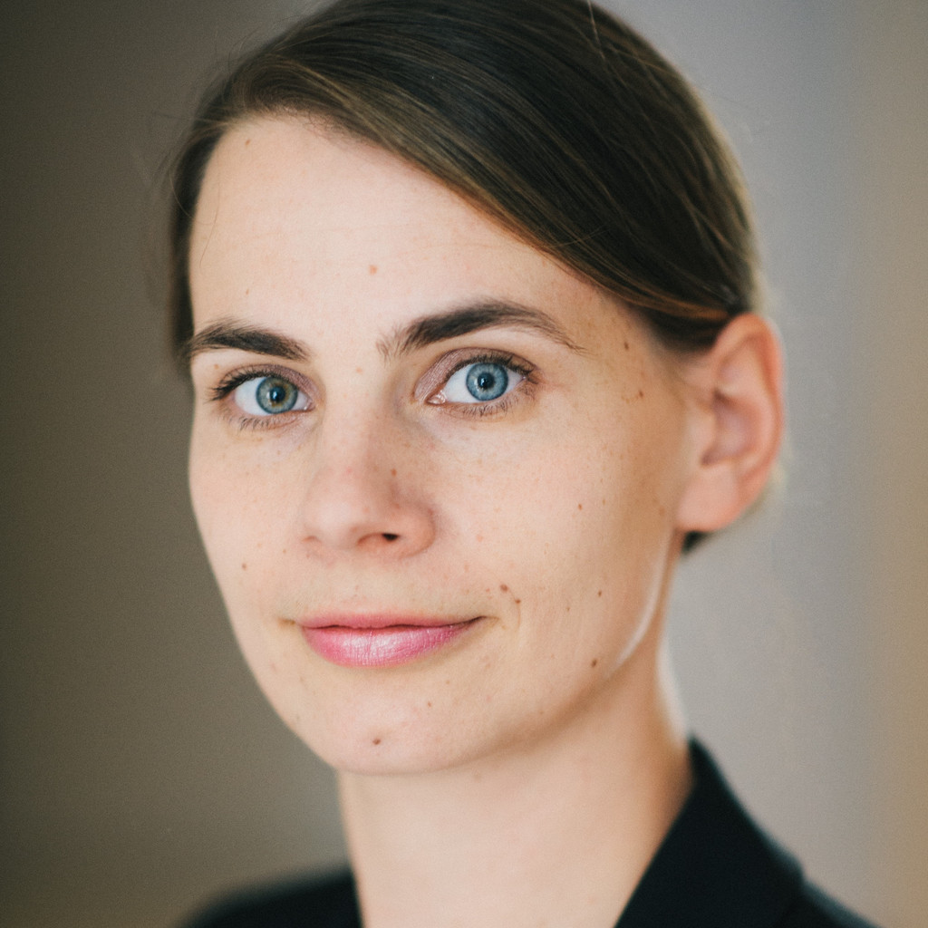 Dr. Rebecca de Cuveland - Manager Business Analytics ...