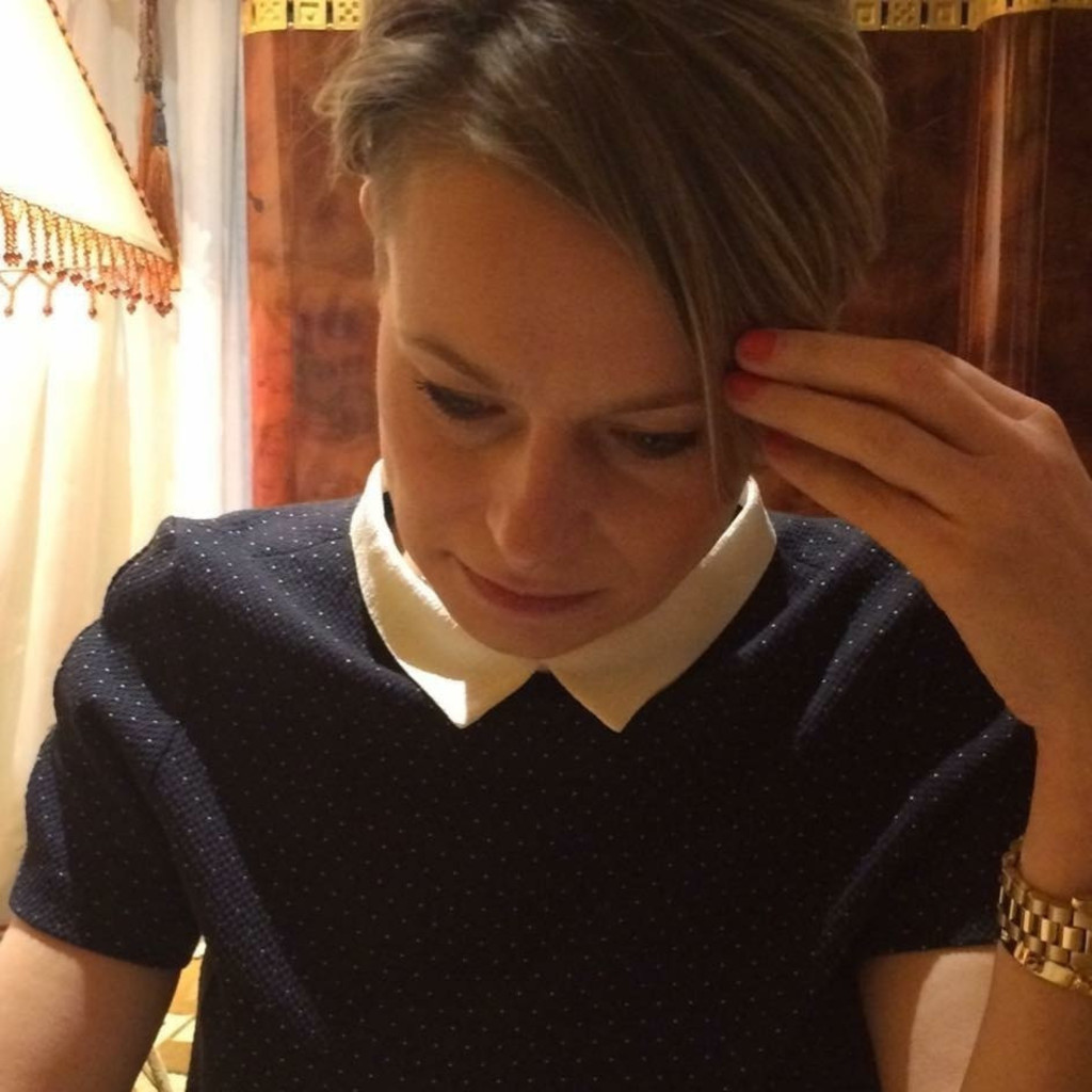 Anja Ripperda Supervising Associate EY Ernst & Young XING