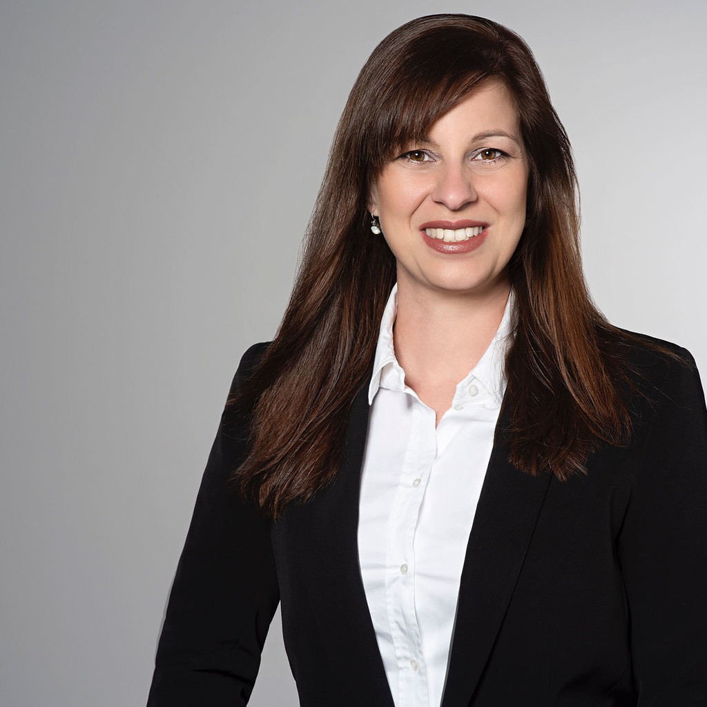 Antonia Lepore CMO / Head Marketing Communication AXA Schweiz XING