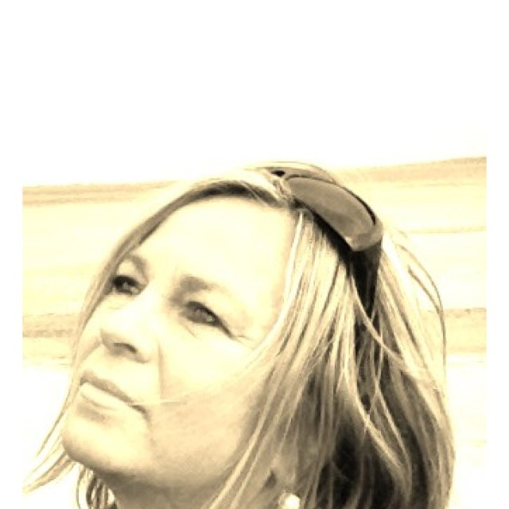 Esther er Freelancer er Marketing XING