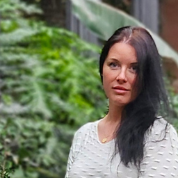 Julia Marks