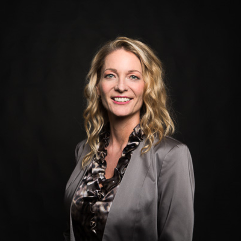 Adriana Kirchner Leitung Beschaffung Materials esarom GmbH XING