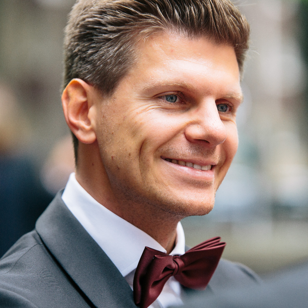 Alexander Warmulla CoFounder & Chief Growth Officer LOGIBLOX AG XING