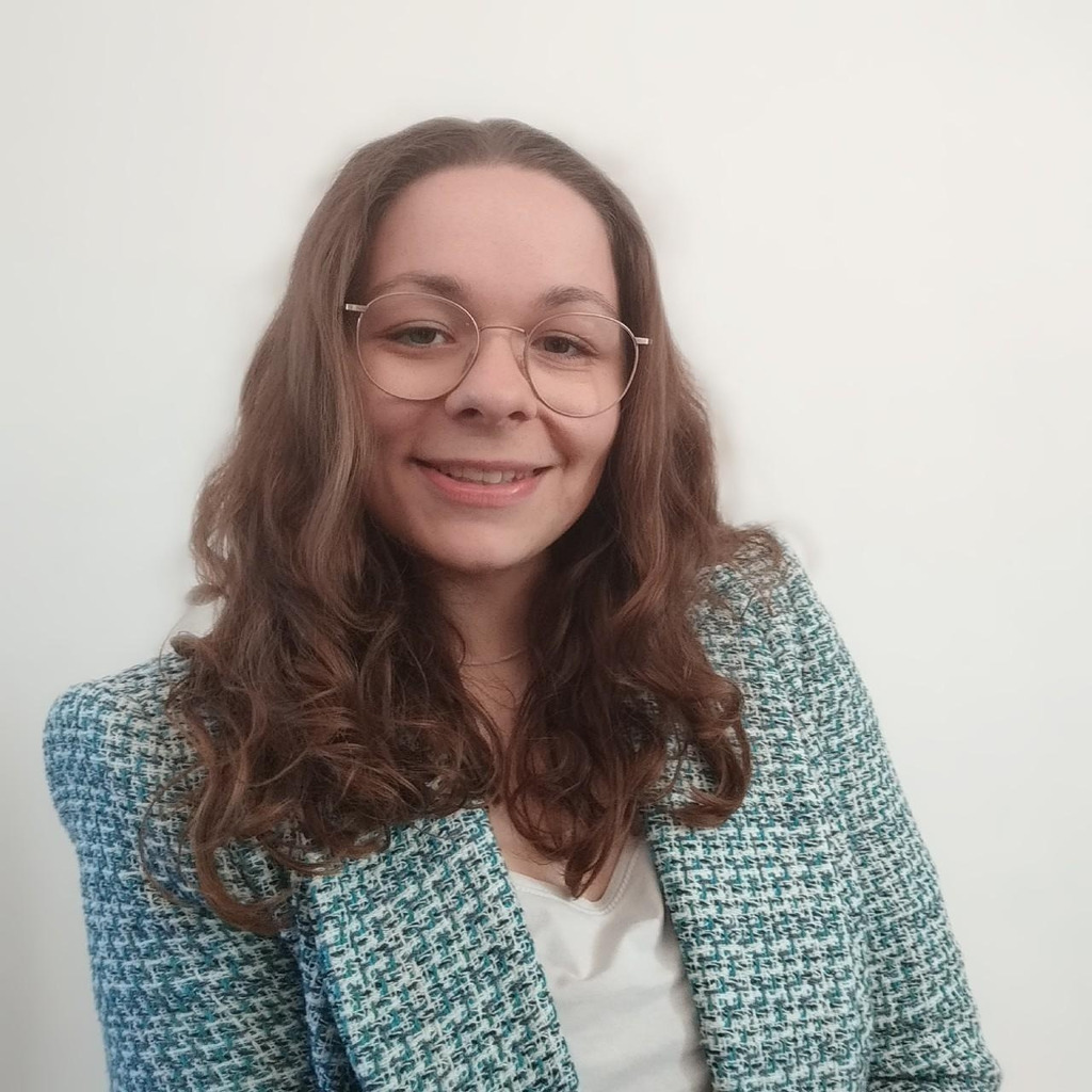 Johanna Maria Atzmüller Zollsachbearbeiterin EIE Import GmbH XING