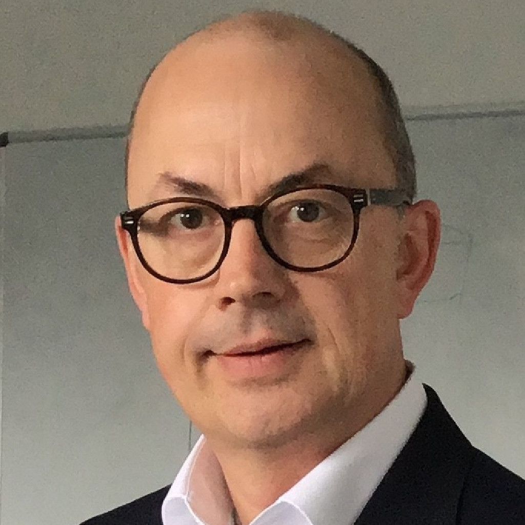 Holger Hacke Director Information Management / CIO OPmobility XING