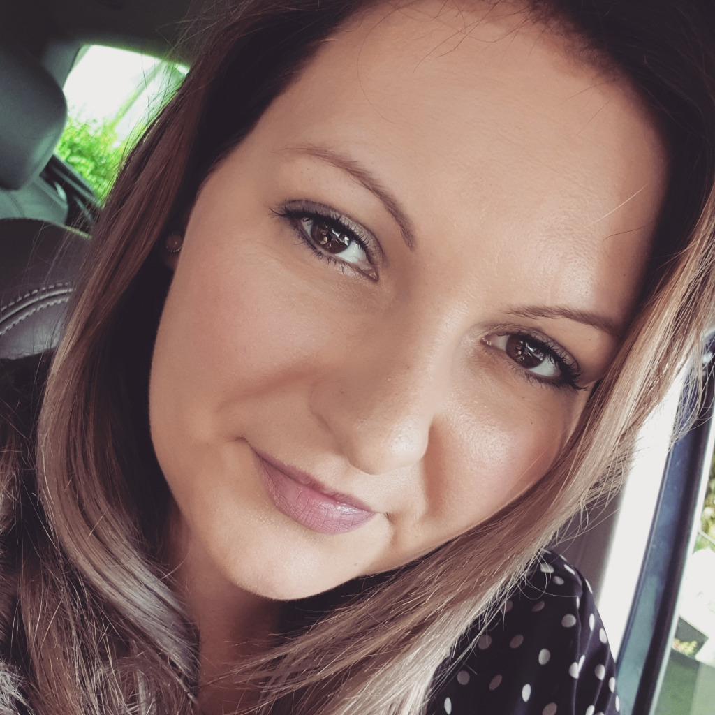 Nicole Zimmermann Junior Tax Consultant EY (Ernst & Young) XING