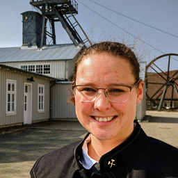 Angela Binder