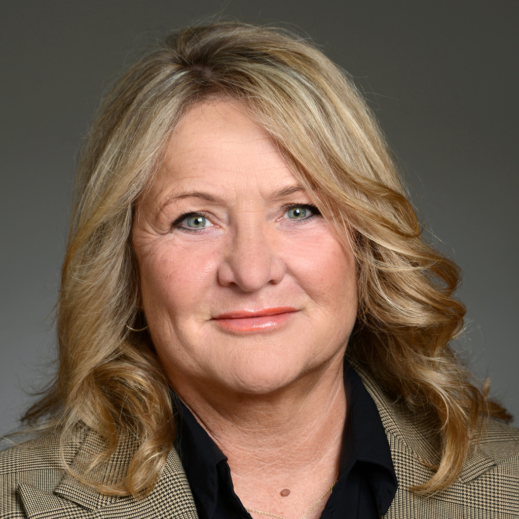 Brigitte Von Franken Leitung Rezeption BasketsSportfabrik XING