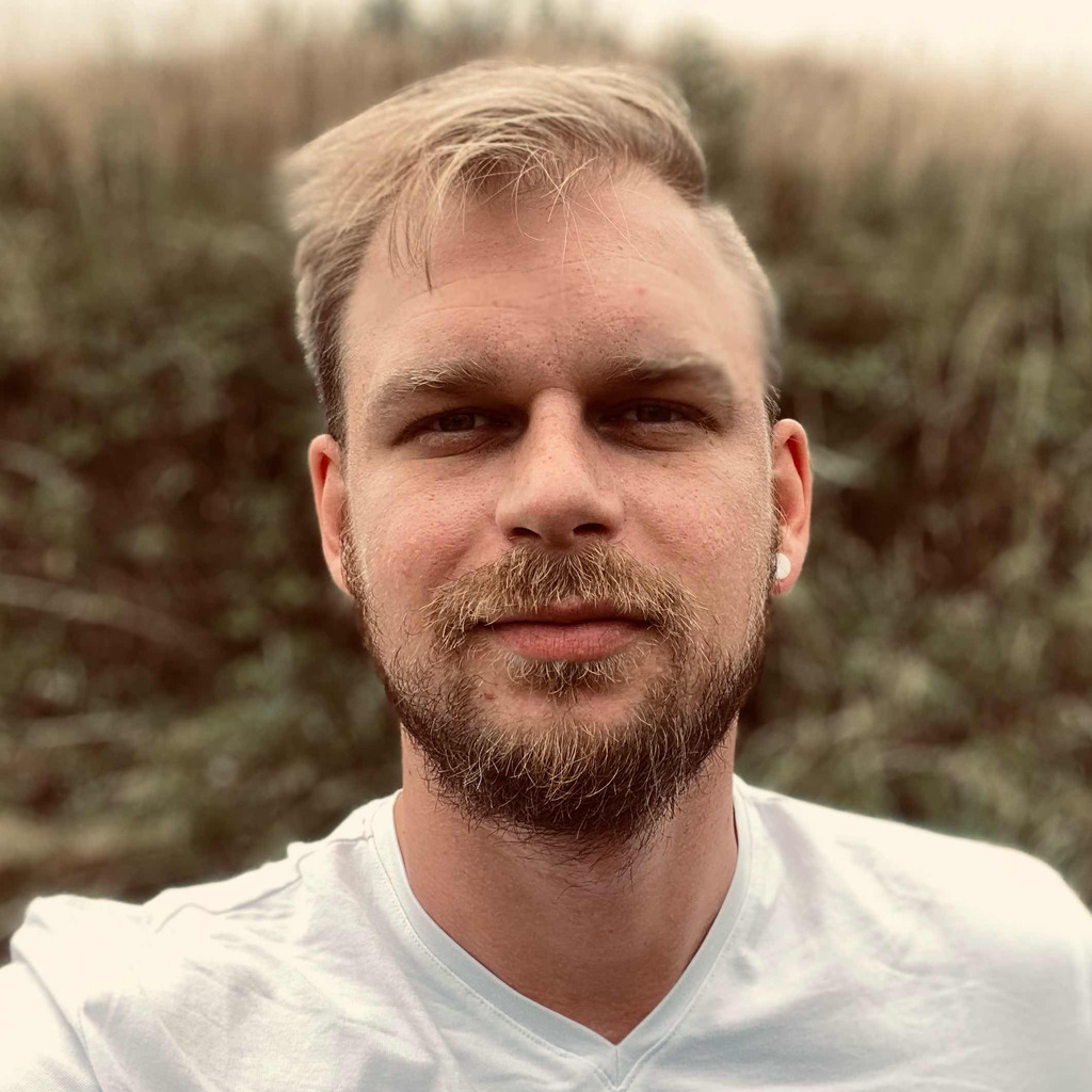 Nicolai Makowski Graphic Designer CI/Brand ista SE XING