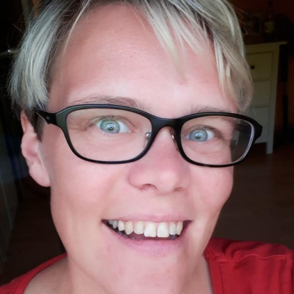 Anja Kübler Verwaltungsfachangestellte Universität XING