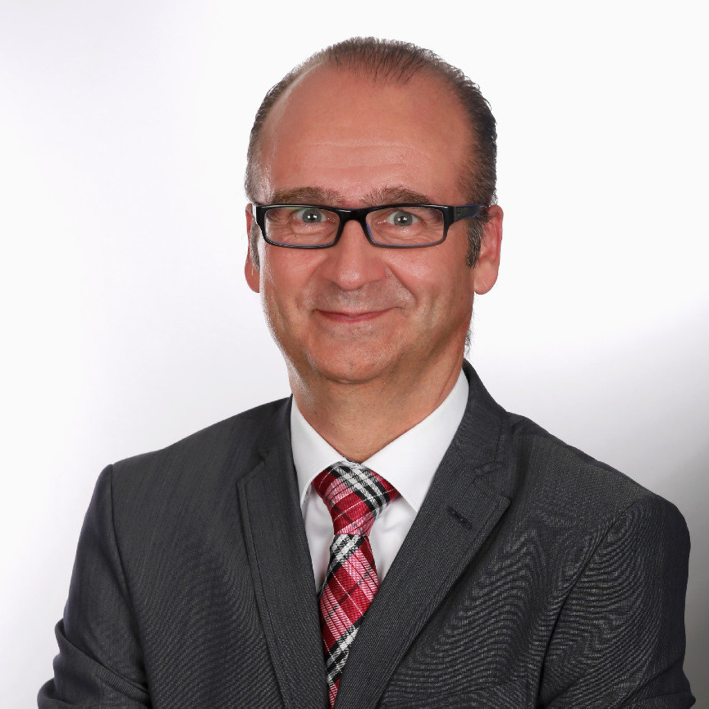 Andreas Becker Sachbearbeiter Corporate Service GmbH XING