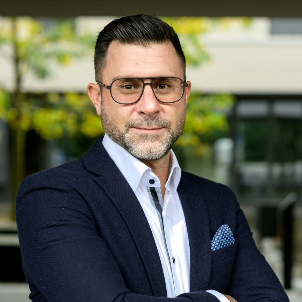 Domenico Manna Programmierer für 5 und 6achsige Schleif und