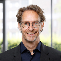 Dr. Andreas Roos