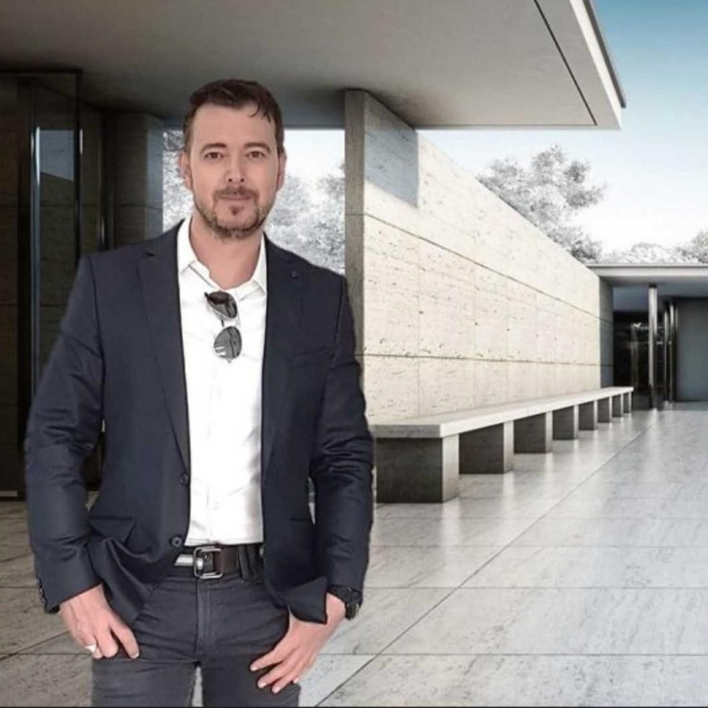 Ted Stampfer v. W. Director & Senior Curator (Exhibition Project Mgt