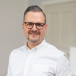 Mag. Robert Varga