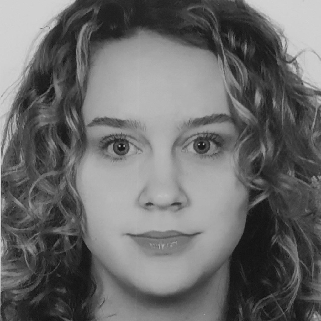 Marie Bach Abiturientin im 12 Jahr Schule XING