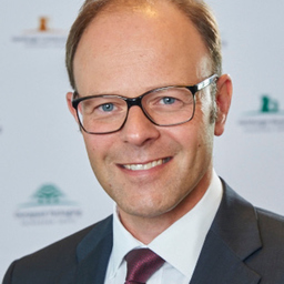 Dr. Marco Cardona