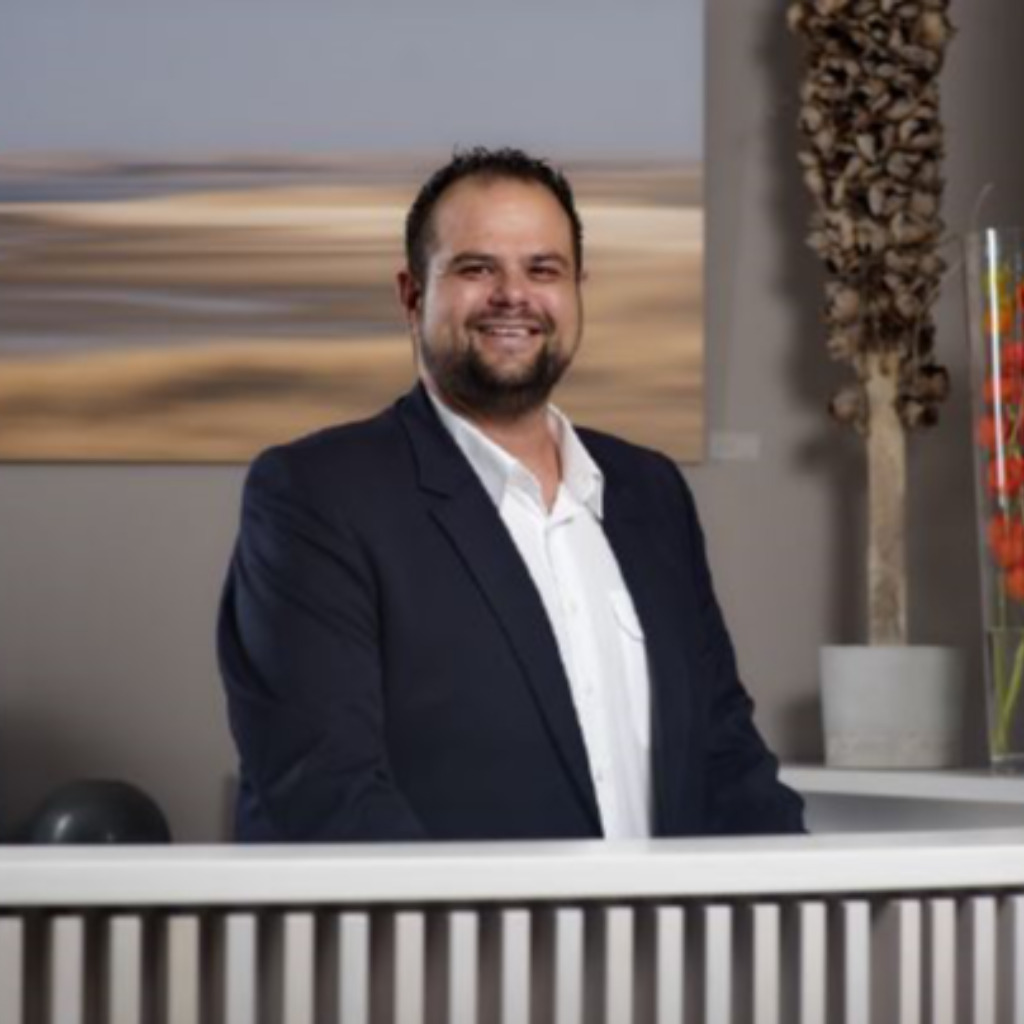 Christian Johnke Empfangsleiter AROSA Sylt XING