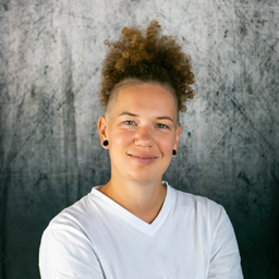 Angela Leiß