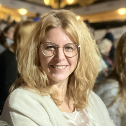 Dr. Christine Nauth