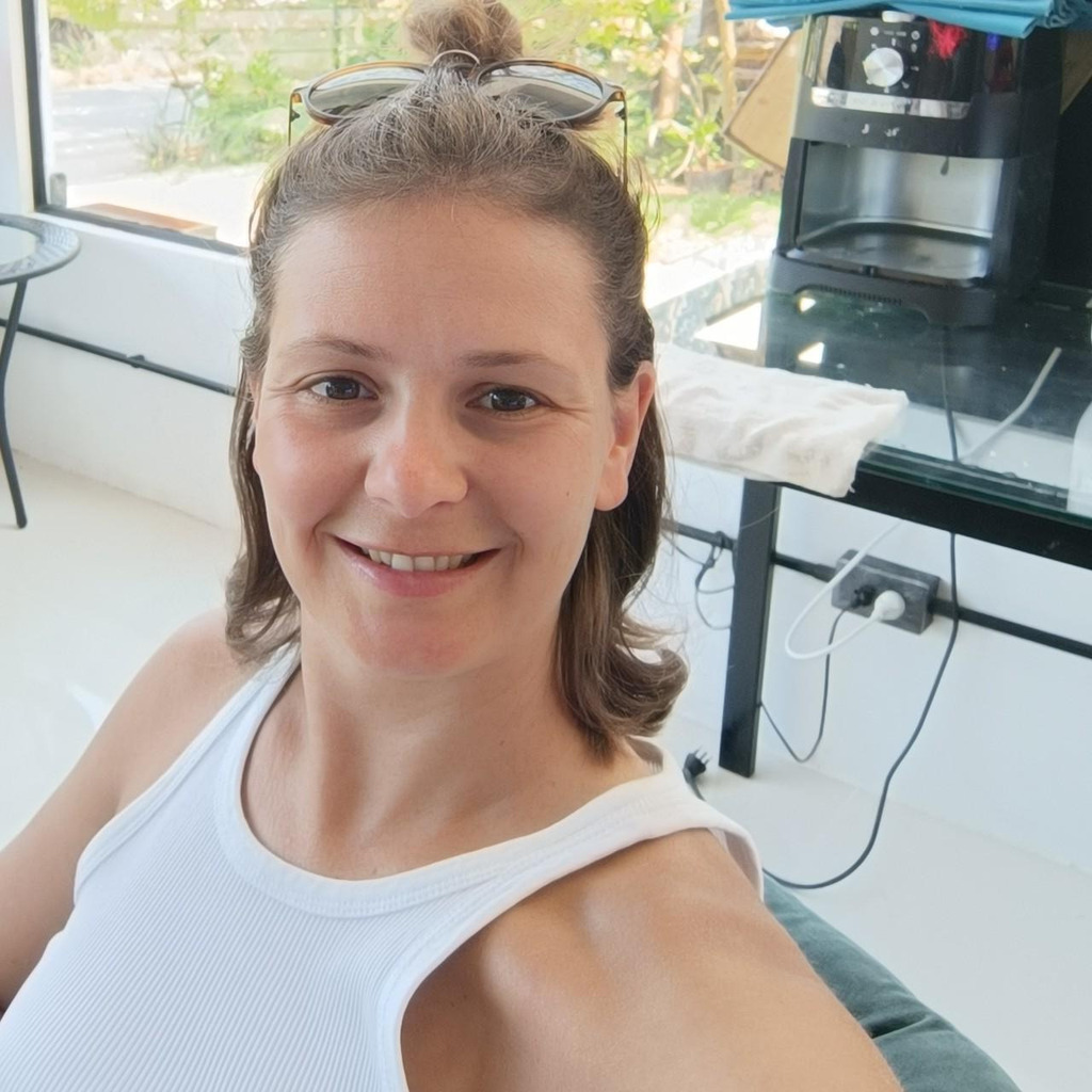 Catherine Projektkoordinatorin Bertrandt Technologie XING