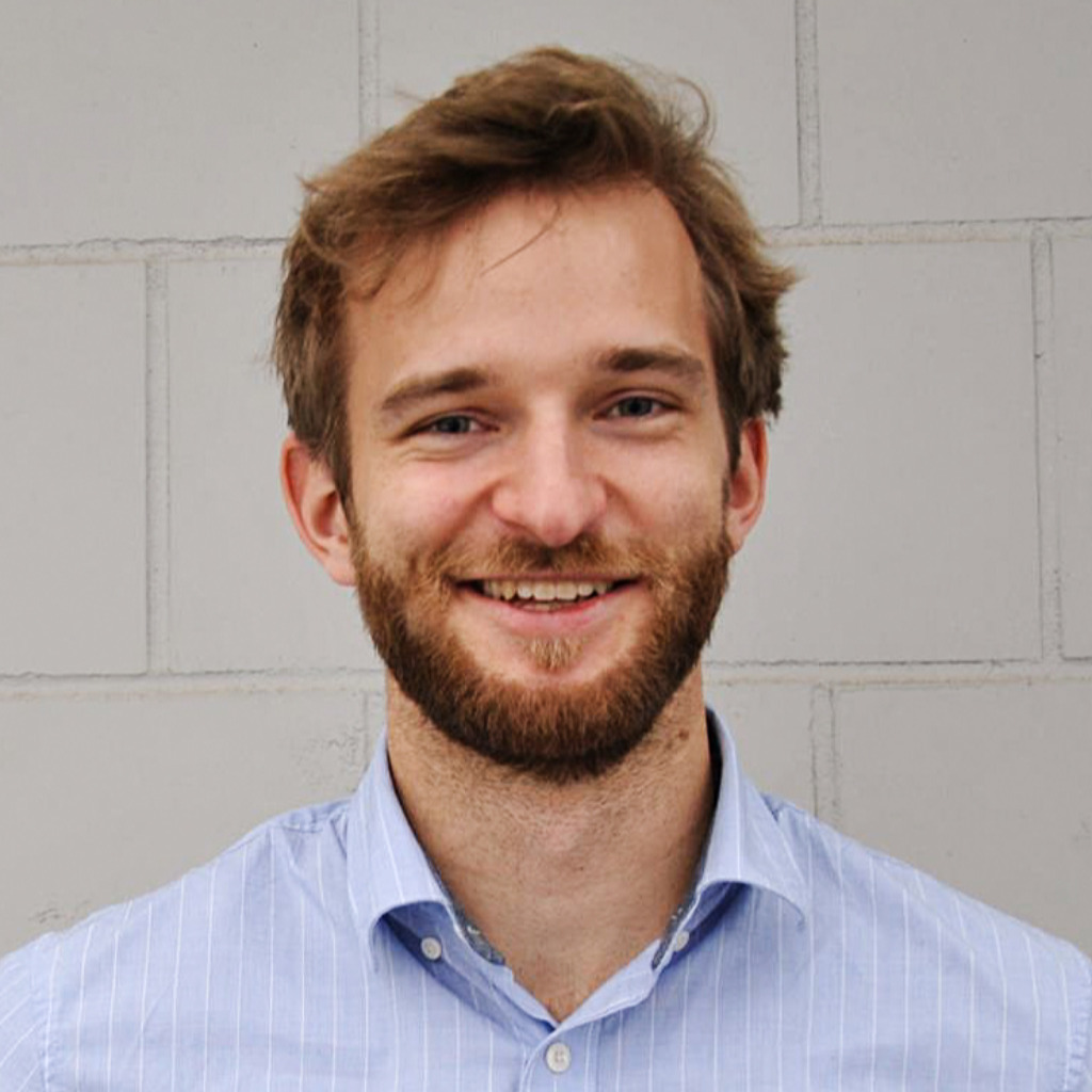 Julius KuhnRégnier Projektleiter Online Antonio Viani Importe GmbH