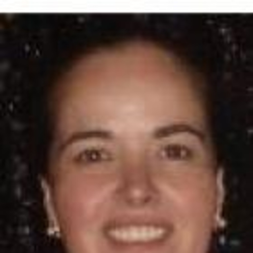 Monica Gonzalez R LCC y Master Enologia, Viticultura y MKT vinos