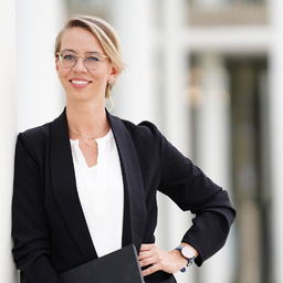 Dr. Julia Vogel