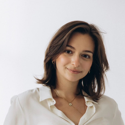 Simona Synoverska 