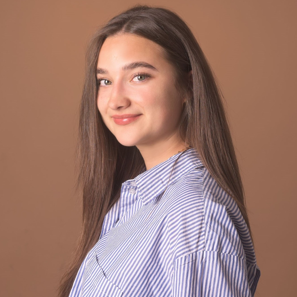 Gianina Neuß Ausbildung zur Industriekauffrau medi GmbH & Co. KG XING