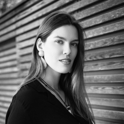 Laura Suhr