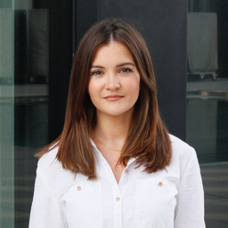 Alena Höll