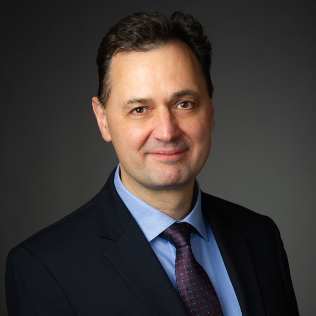 Dr. Armin Grüneich Senior VP Investment & Performance Analyst Fred