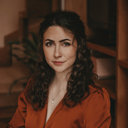 Julia Bartz