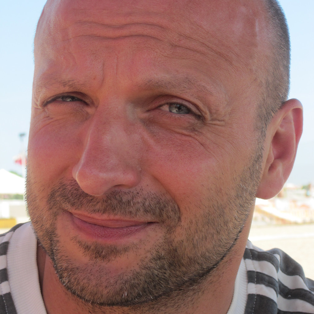 Dr. Lucio Damiano Managing Director Damiano Consulting, Italian