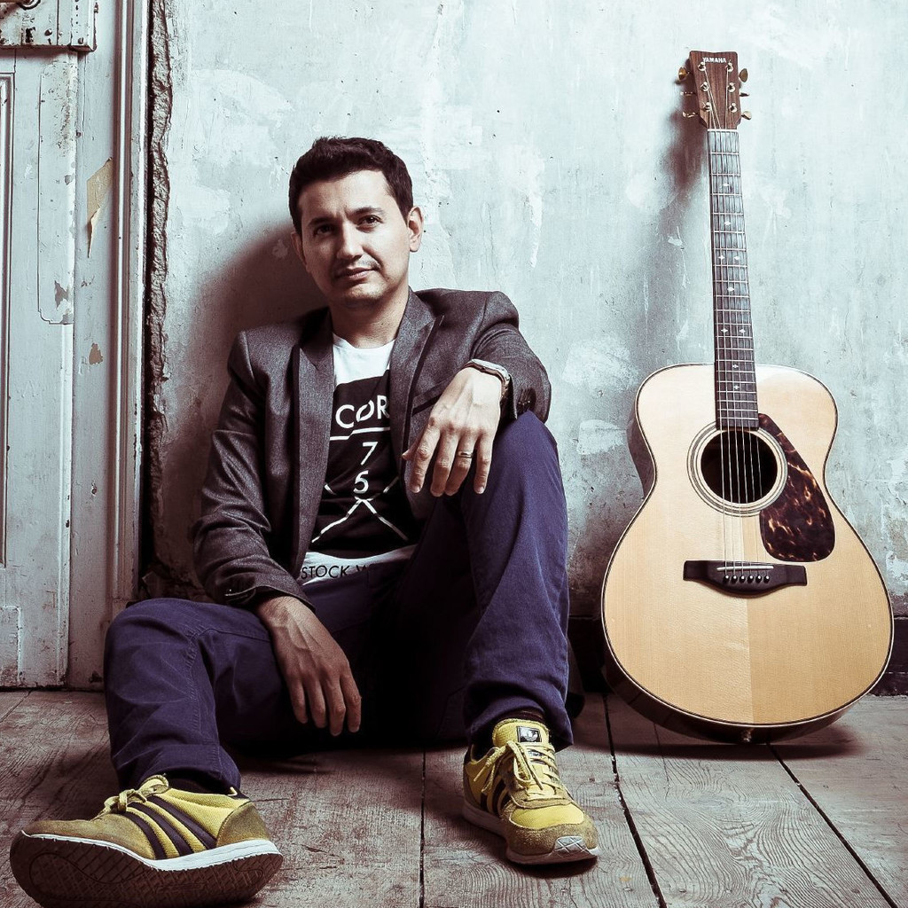 Juan Restrepo Profi Gitarrist Artist Songwriter MusicProduzent