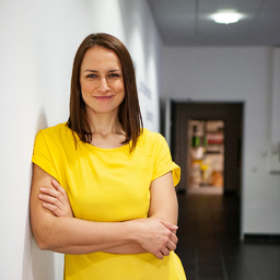 Dr. Julia Dubowy