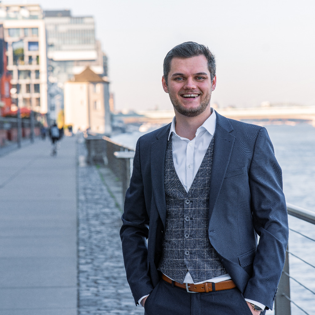 Dietrich Epp Senior Consultant & Financial Analyst Horbach