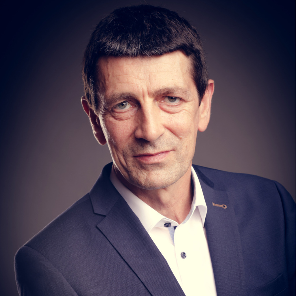 Frank Glade Chief Executive Officer QRelation Engineering Team GmbH